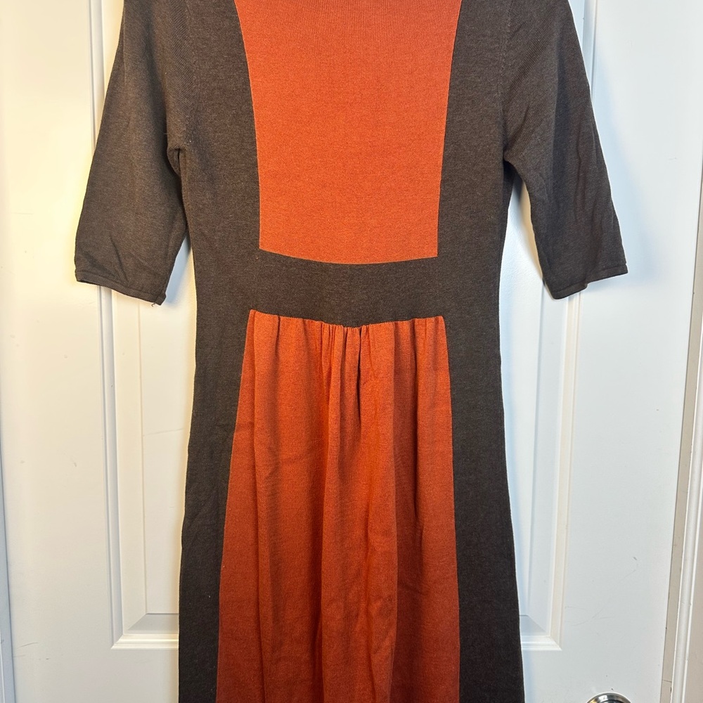 Elegant Brown and Orange V-Neck Dress - Picture 7 of 8